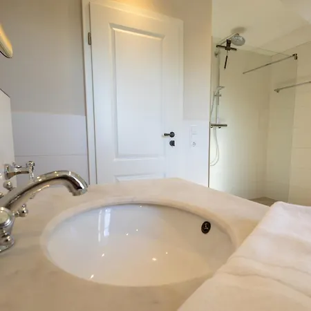 Doppelhaushälfte House