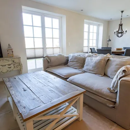 Doppelhaushälfte House